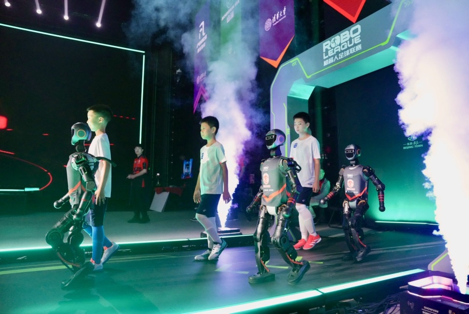 尽管黄蜂近 尽管黄蜂近