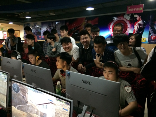 并在比赛中 并在比赛中